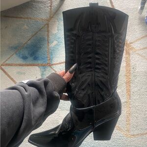 Hey Cowgirl!🤠 Black Patent Goth-like Boots…